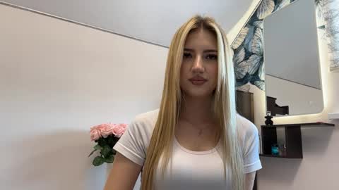 Elisa online show from April 6, 9:54 am