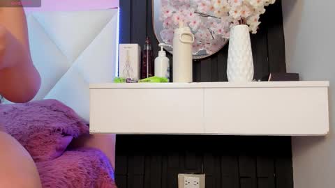 veronica_hill_ online show from October 5, 11:59 am