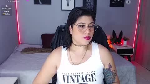 Snapshot of veronika_metalstar chatting on March 3, 6:42 pm Miss Veronika online show from March 3, 6:42 pm