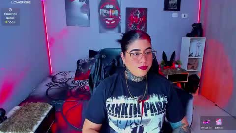 Snapshot of veronika_metalstar chatting on September 16, 6:27 pm Miss Veronika online show from September 16, 6:27 pm