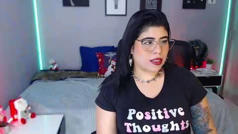 Snapshot of veronika_metalstar chatting on December 18, 11:51 pm Miss Veronika online show from December 18, 11:51 pm