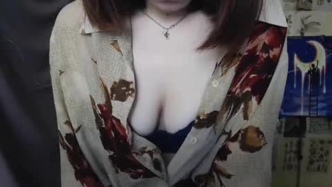 Snapshot of veryveryvery_shy chatting on March 6, 6:52 am veryveryvery_shy online show from March 6, 6:52 am