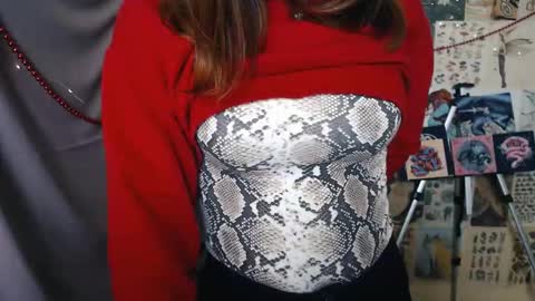 Snapshot of veryveryvery_shy chatting on December 25, 8:29 am veryveryvery_shy online show from December 25, 8:29 am