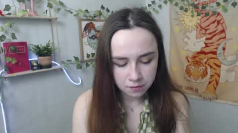 veryveryvery_shy online show from April 27, 5:26 am