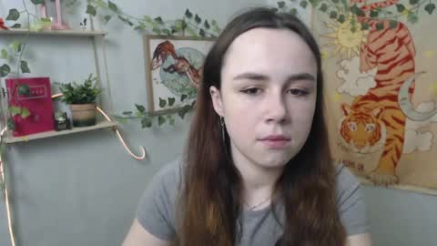 veryveryvery_shy online show from April 26, 5:16 am