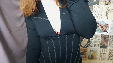Snapshot of veryveryvery_shy chatting on December 19, 6:45 am veryveryvery_shy online show from December 19, 6:45 am