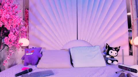 Vesper Velvet  online show from April 27, 5:15 am