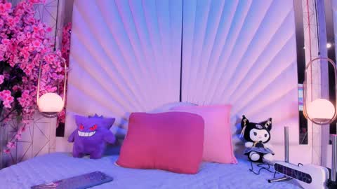 Vesper Velvet  online show from April 26, 5:05 am