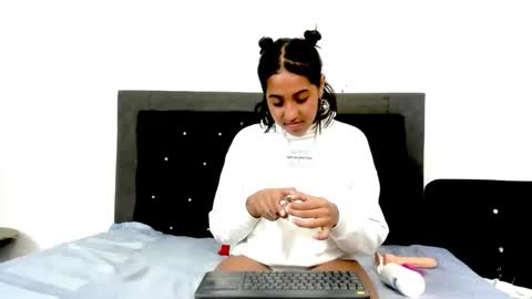 Frida online show from April 28, 1:48 pm