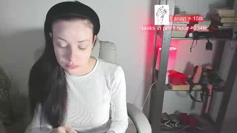 Snapshot of vi_vikkk chatting on February 21, 11:44 am VIKA online show from February 21, 11:44 am