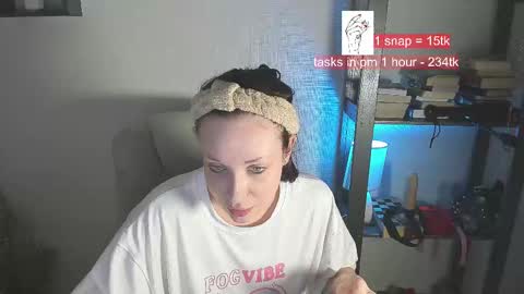 Snapshot of vi_vikkk chatting on February 23, 9:59 am VIKA online show from February 23, 9:59 am