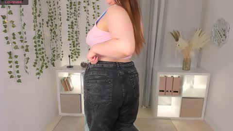 Snapshot of via_lattea_ chatting on January 16, 12:20 pm Camilla online show from January 16, 12:20 pm