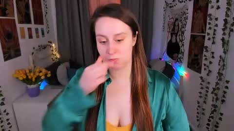 Snapshot of via_lattea_ chatting on March 8, 5:52 pm Camilla online show from March 8, 5:52 pm