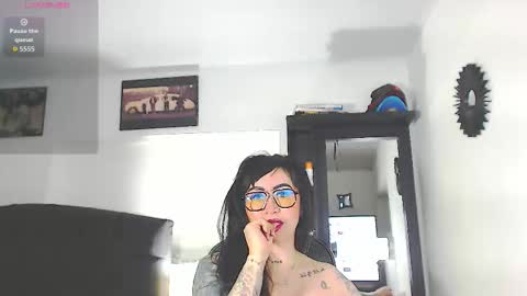 Vicky  online show from November 17, 9:10 am