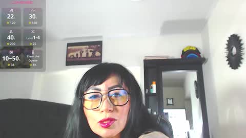 Snapshot of vicky_hotmilf chatting on October 15, 11:02 am Vicky online show from October 15, 11:02 am