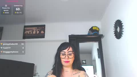 Vicky  online show from April 24, 12:30 pm