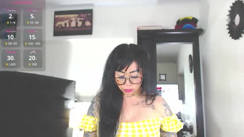 Snapshot of vicky_hotmilf chatting on October 8, 5:06 pm Vicky online show from October 8, 5:06 pm