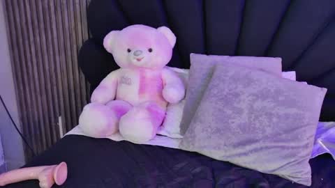 vicky_lopezz_ online show from April 9, 6:19 am