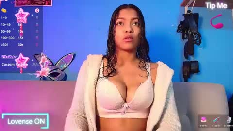 Snapshot of vicky_miller_05 chatting on March 5, 8:12 pm vicky_miller_05 online show from March 5, 8:12 pm