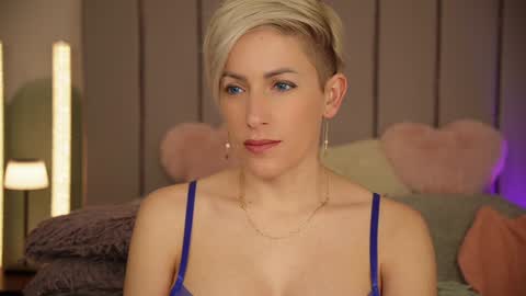 Snapshot of vickysecret96 chatting on February 2, 5:37 pm vickysecret96 online show from February 2, 5:37 pm