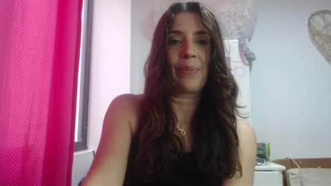 Snapshot of victoria25_meester chatting on January 29, 3:37 pm Hi guys Im victoria Be the one who can control me in PVT online show from January 29, 3:37 pm