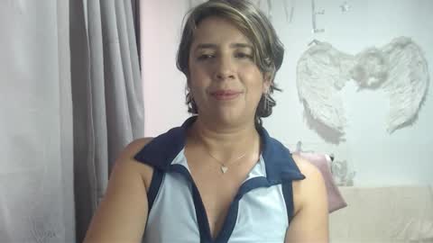 Snapshot of victoria25_meester chatting on September 25, 9:23 pm Hi guys Im victoria Be the one who can control me in PVT online show from September 25, 9:23 pm