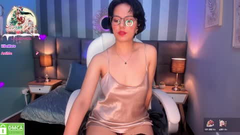 Snapshot of victoria_byte chatting on December 29, 1:49 pm Victoria online show from December 29, 1:49 pm