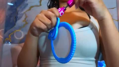 victoria_castillo_b online show from April 23, 7:49 pm