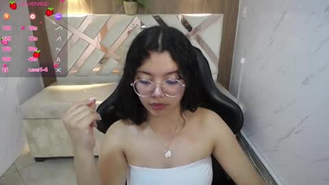 Snapshot of victoria_castillo_b chatting on October 3, 3:33 am victoria_castillo_b online show from October 3, 3:33 am