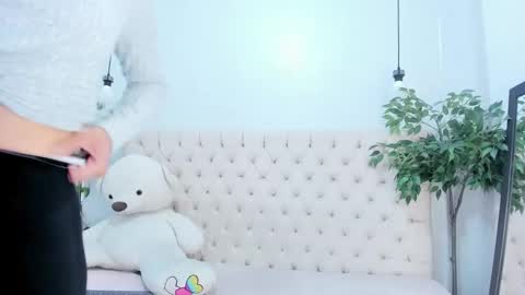 Victoria online show from April 22, 7:44 pm