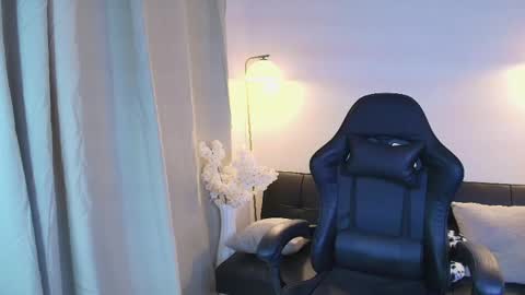 Victoria Collins online show from April 28, 3:27 pm