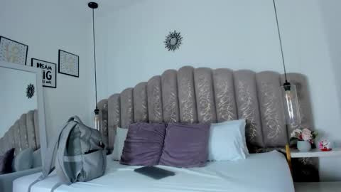 Snapshot of victoria_cooper3 chatting on October 15, 11:02 am valentina online show from October 15, 11:02 am