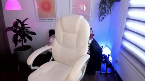 Snapshot of victoria_korss chatting on March 6, 1:35 pm Victoria  online show from March 6, 1:35 pm