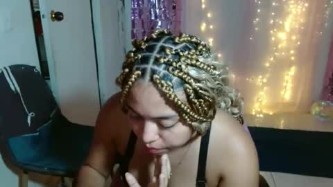 Snapshot of victoria_miler chatting on October 17, 1:42 am VICKY online show from October 17, 1:42 am