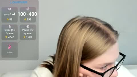 Snapshot of victoria_pum_ chatting on January 4, 7:44 pm Jessie online show from January 4, 7:44 pm