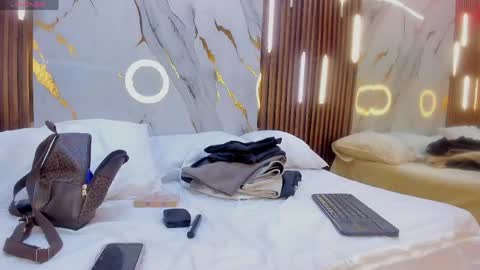 Victoria  online show from April 18, 9:15 pm