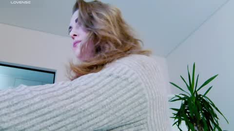 Miss V online show from April 28, 12:09 pm