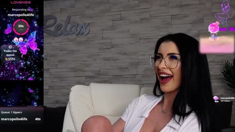 Snapshot of victoriamazze chatting on January 4, 4:01 am Victoria online show from January 4, 4:01 am