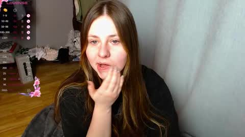 victoriassecrets_ online show from December 16, 4:57 pm