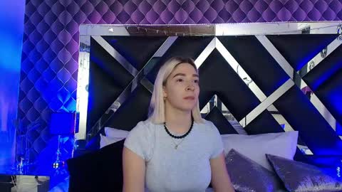 victtoria lee online show from April 21, 7:10 pm