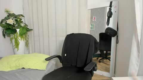 viictoriiasaenz online show from April 22, 6:10 am