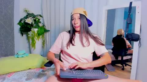 viictoriiasaenz online show from April 24, 4:59 am