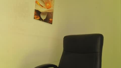 VIOLET  online show from April 25, 2:03 pm