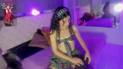 Snapshot of viiolettlopez chatting on October 20, 1:47 pm Violet online show from October 20, 1:47 pm