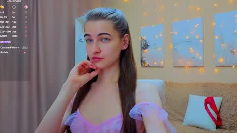 vikiberry online show from April 24, 12:30 pm