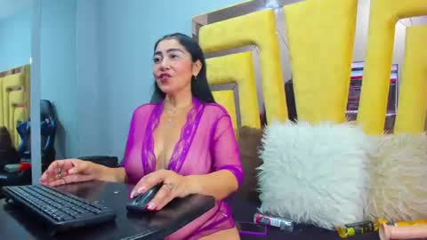 vikiTomson online show from June 25, 1:57 pm
