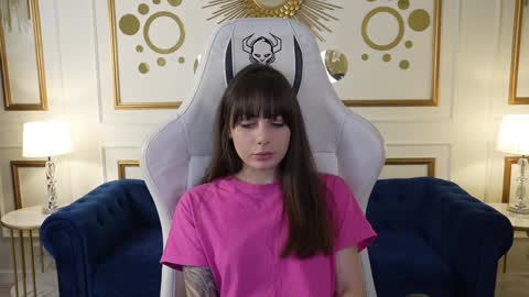 Snapshot of viktoria_storm chatting on December 5, 9:06 pm Alisa online show from December 5, 9:06 pm