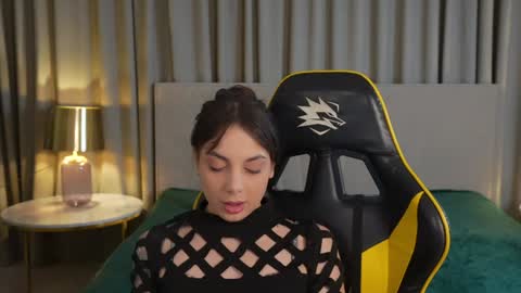 Snapshot of viktoria_storm chatting on December 3, 8:39 pm Alisa online show from December 3, 8:39 pm