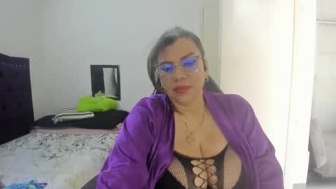 VIKY ADAMS online show from November 3, 2:10 pm