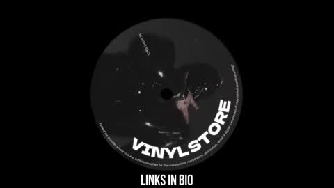 Snapshot of vinylstore chatting on February 19, 11:06 am Diva Silvia online show from February 19, 11:06 am